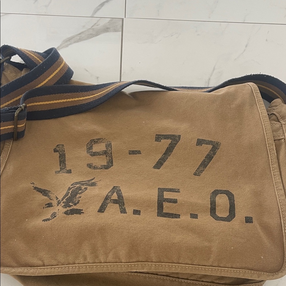 American eagle 🦅 Tan Messenger Bag